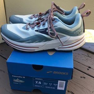 Women’s Brooks Cascadia 16